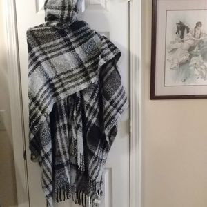 Ladies Poncho/scarf hoodie